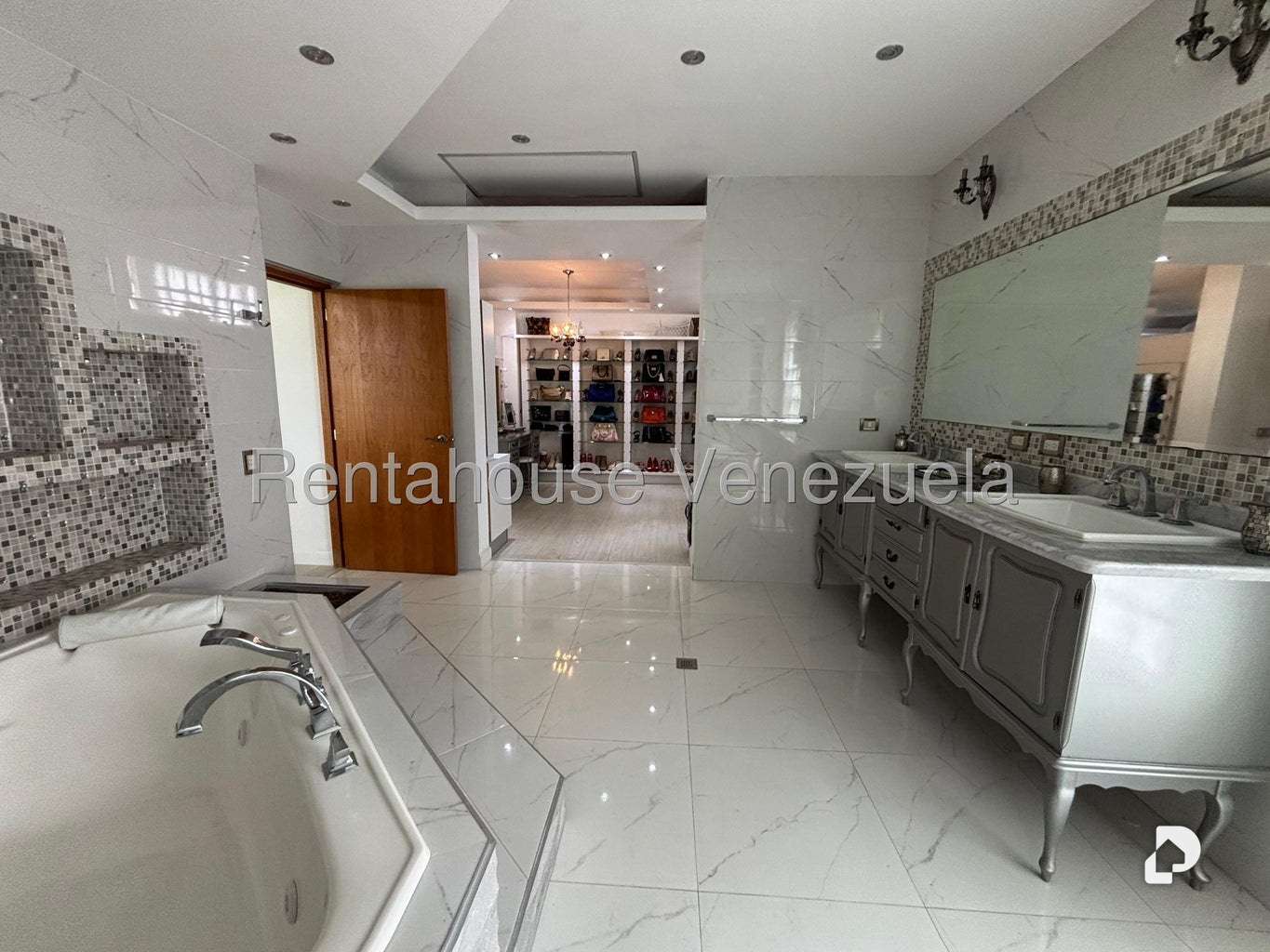Casa en Lomas de La Lagunita, Caracas – 56