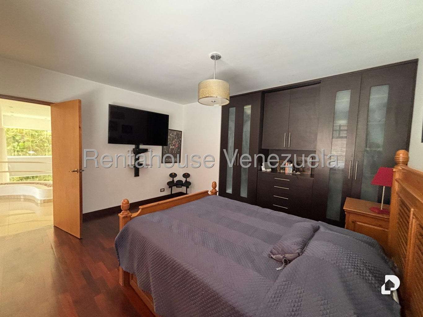 Casa en Lomas de La Lagunita, Caracas – 61