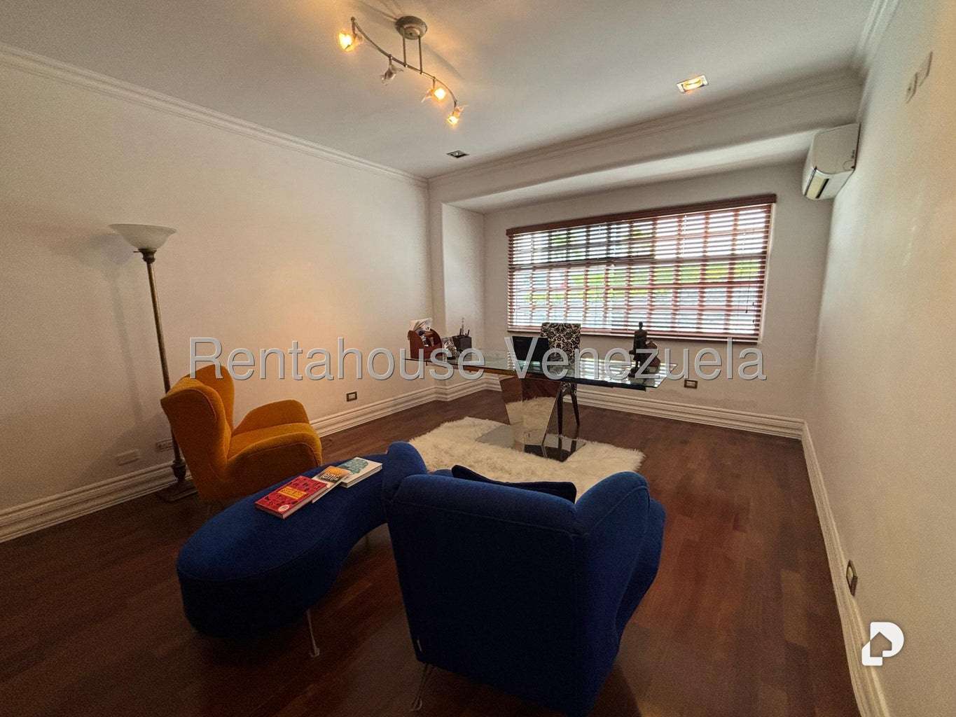 Casa en Lomas de La Lagunita, Caracas – 39