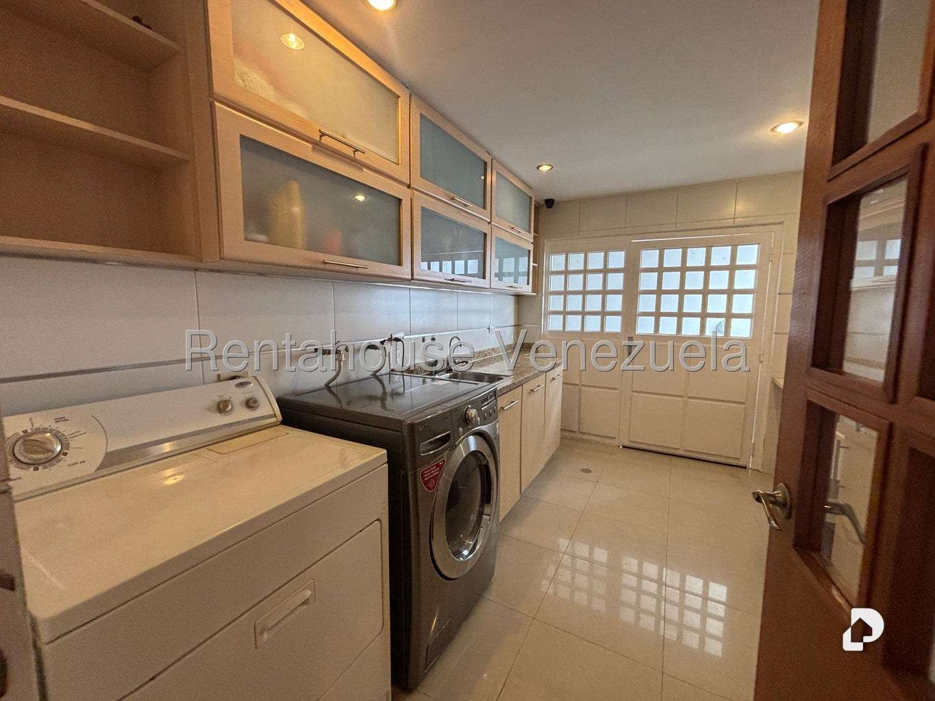 Casa en Lomas de La Lagunita, Caracas – 28