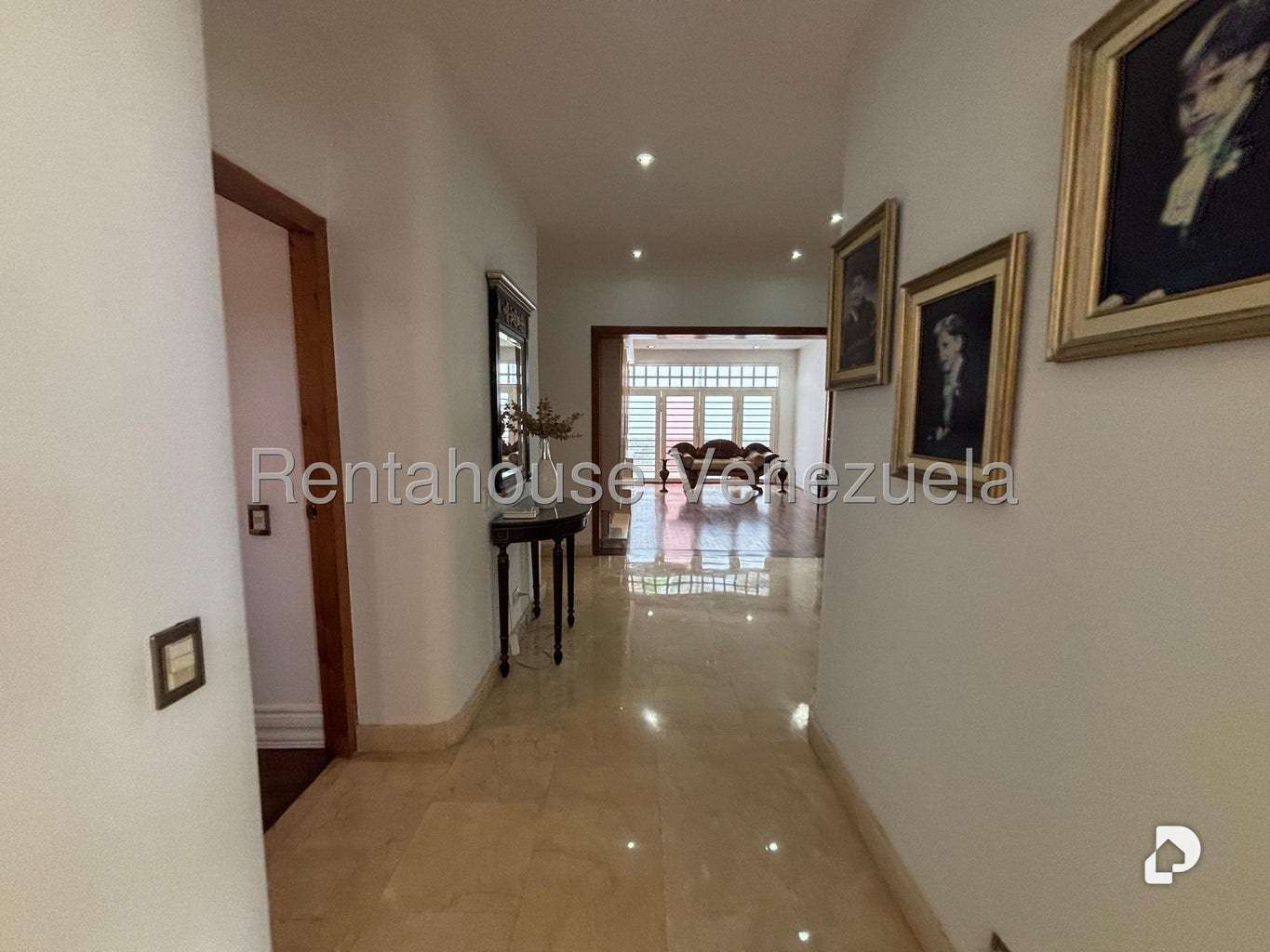 Casa en Lomas de La Lagunita, Caracas – 38