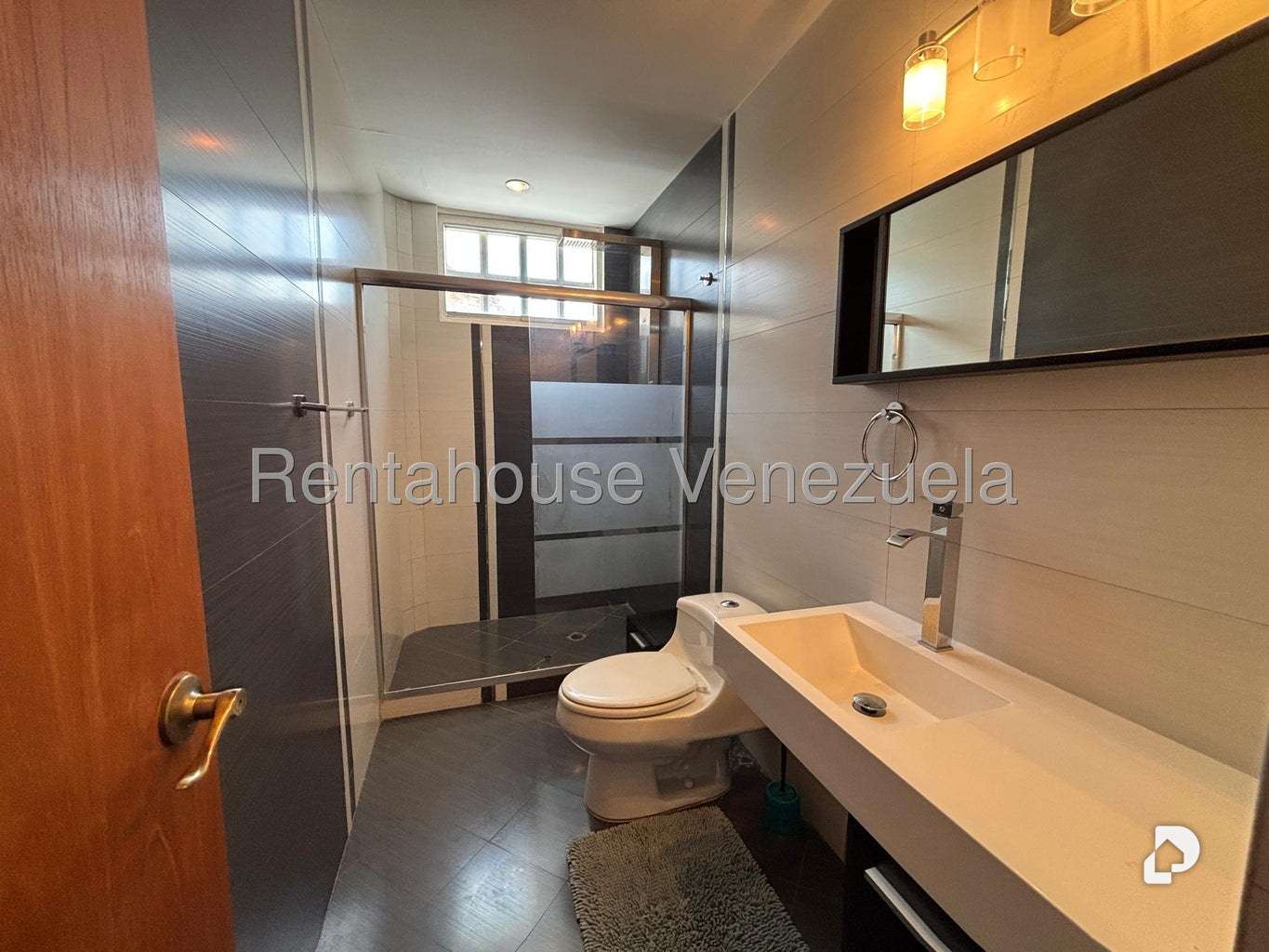 Casa en Lomas de La Lagunita, Caracas – 62