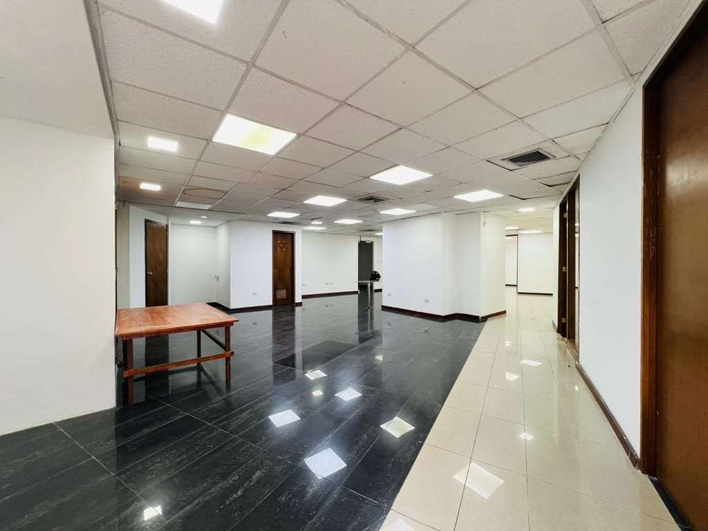 Local comercial en Chuao, Caracas - 1