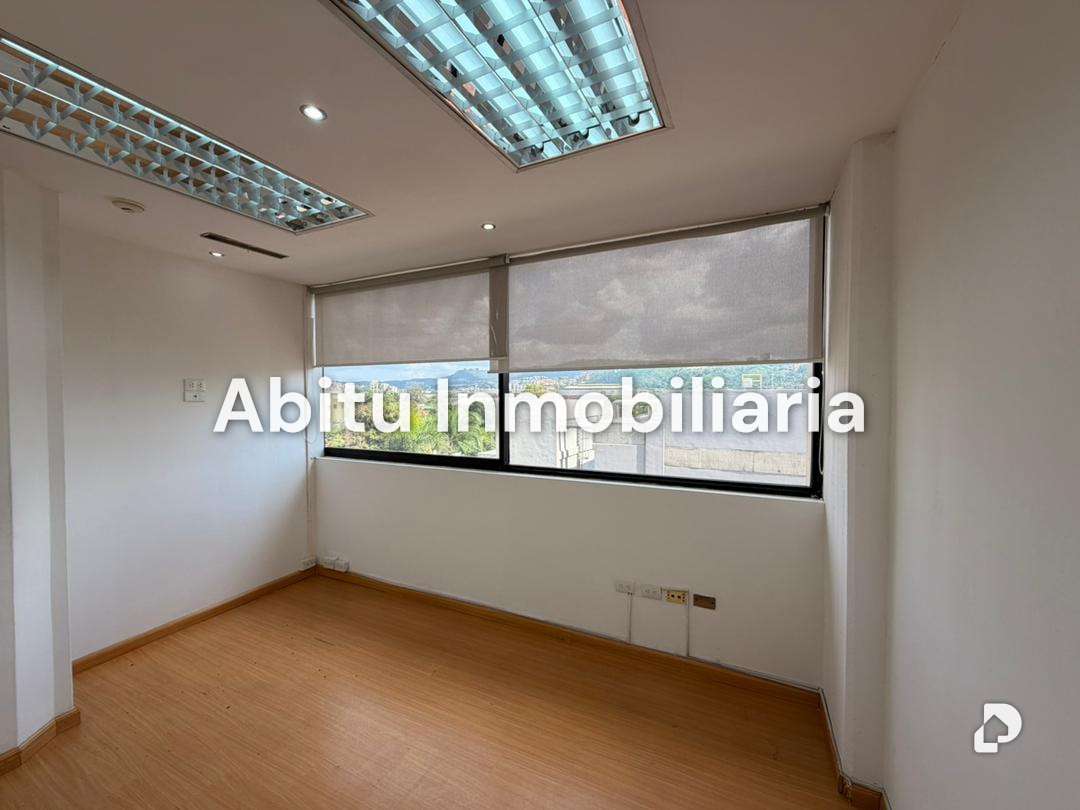 Oficina en Los Cortijos de Lourdes, Caracas – 10
