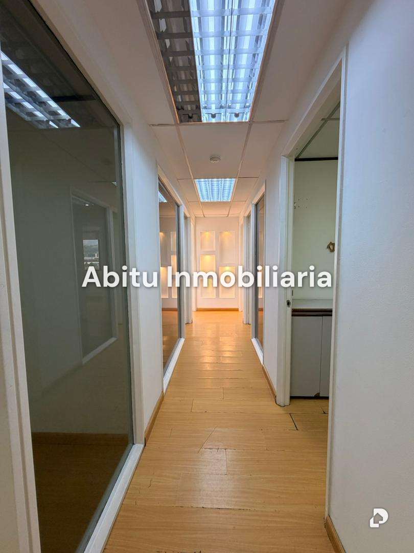 Oficina en Los Cortijos de Lourdes, Caracas – 9