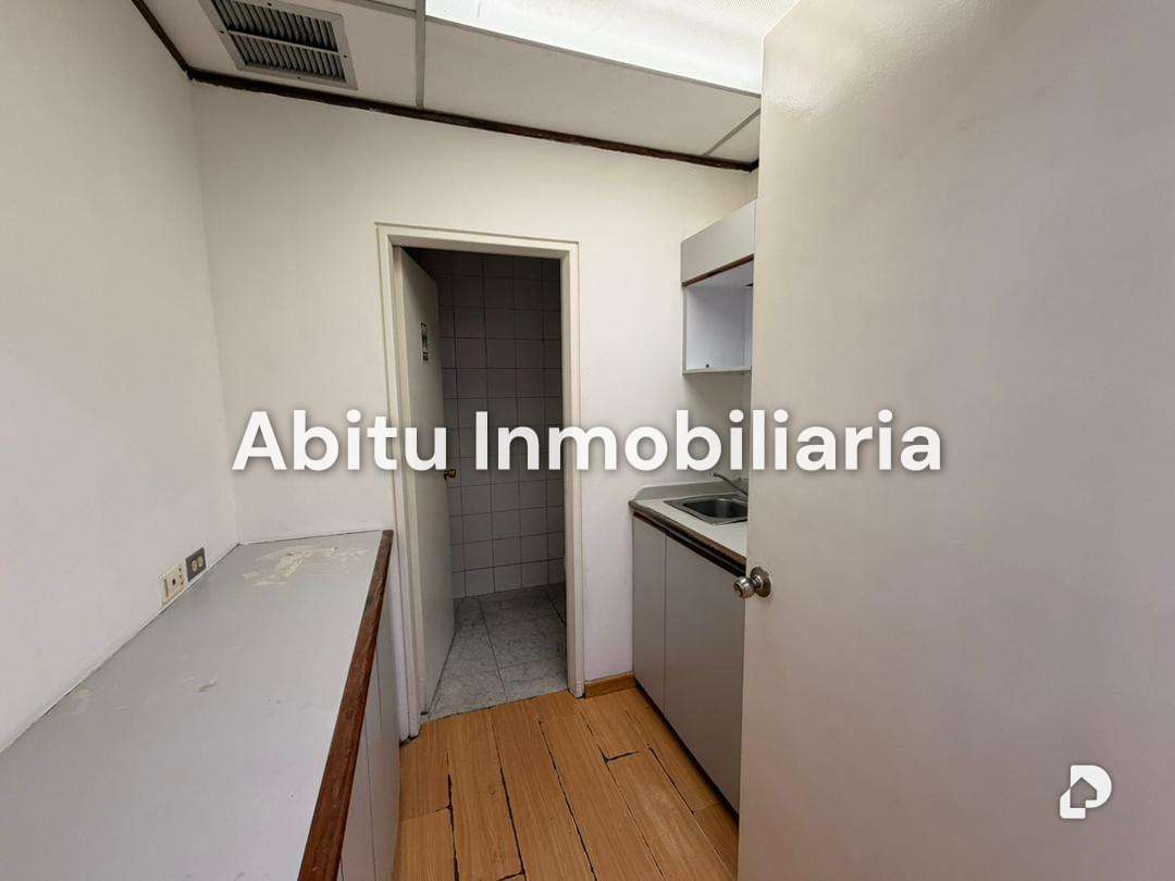 Oficina en Los Cortijos de Lourdes, Caracas – 14
