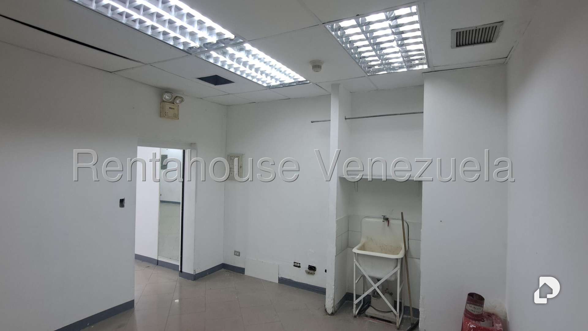 Local comercial en Parroquia Catedral, Caracas – 11