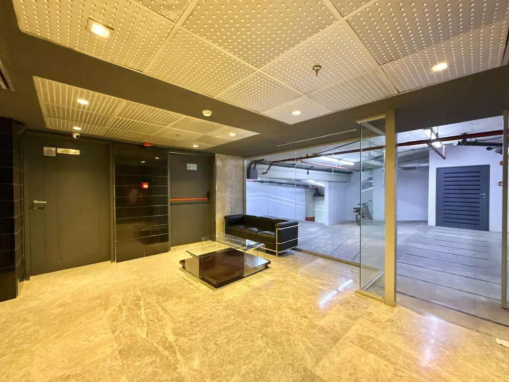 Oficina en Las Mercedes, Caracas - 1