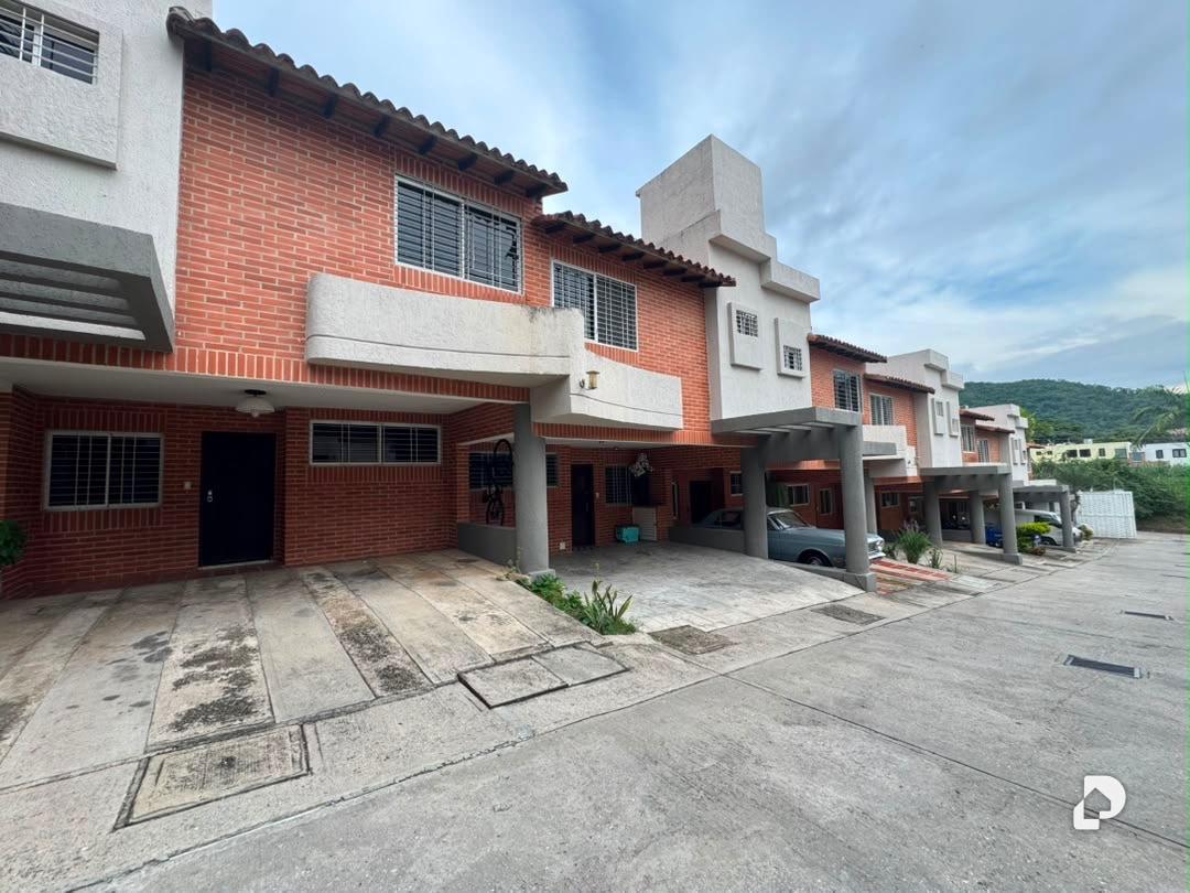 Townhouse en Naguanagua Centro, Valencia – 1