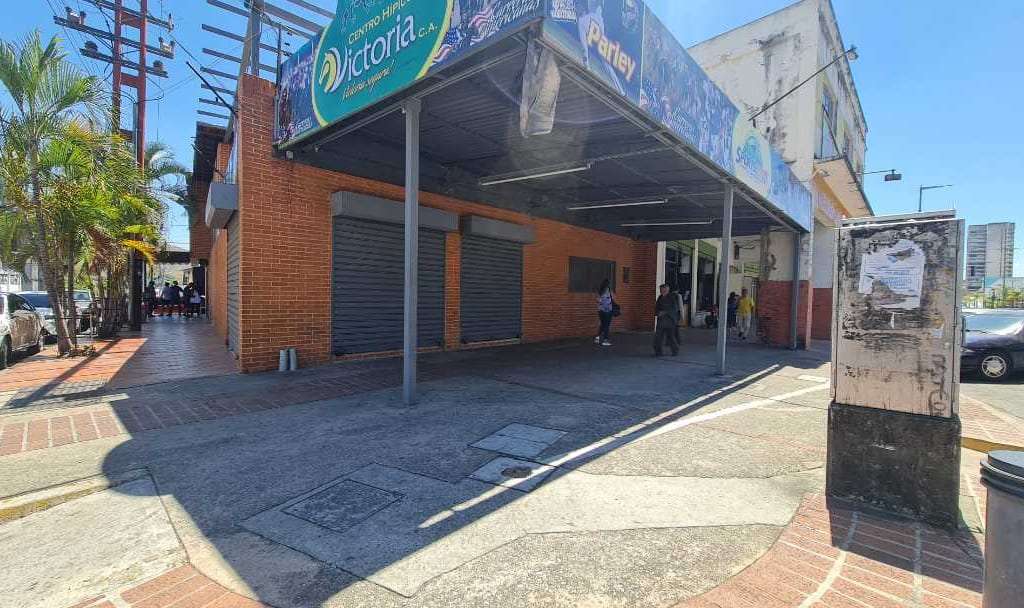 Local comercial en Av. Bolívar Norte, Valencia - 1