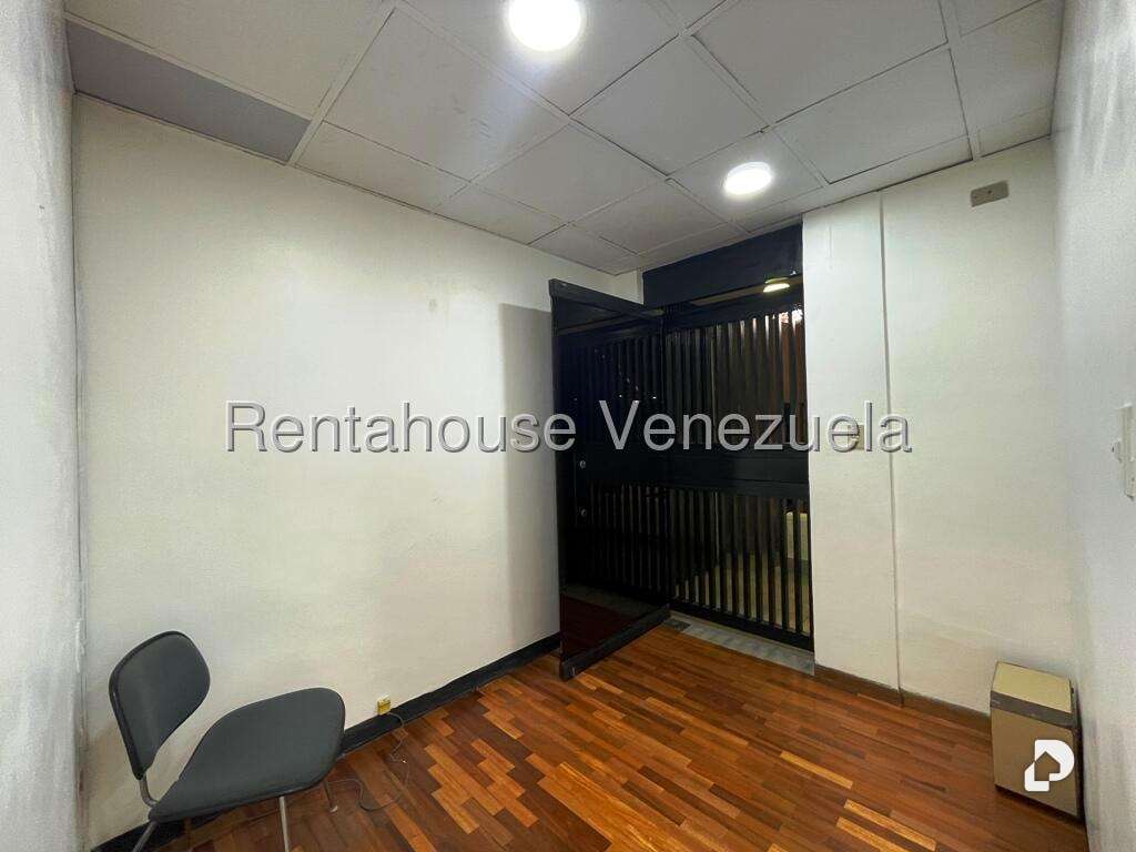 Office in Los Samanes, Caracas – 25