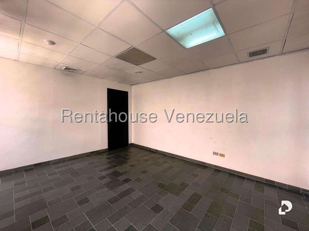 Office in Los Samanes, Caracas – 19