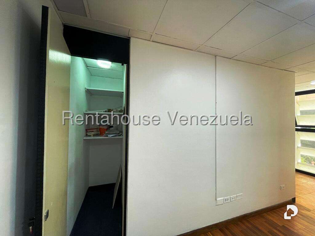 Office in Los Samanes, Caracas – 37