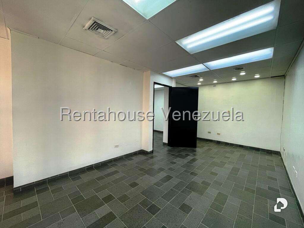 Office in Los Samanes, Caracas – 13