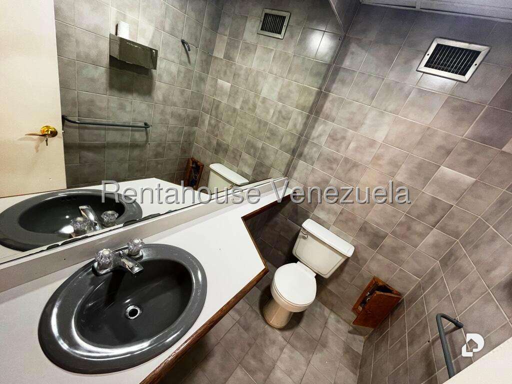Office in Los Samanes, Caracas – 36