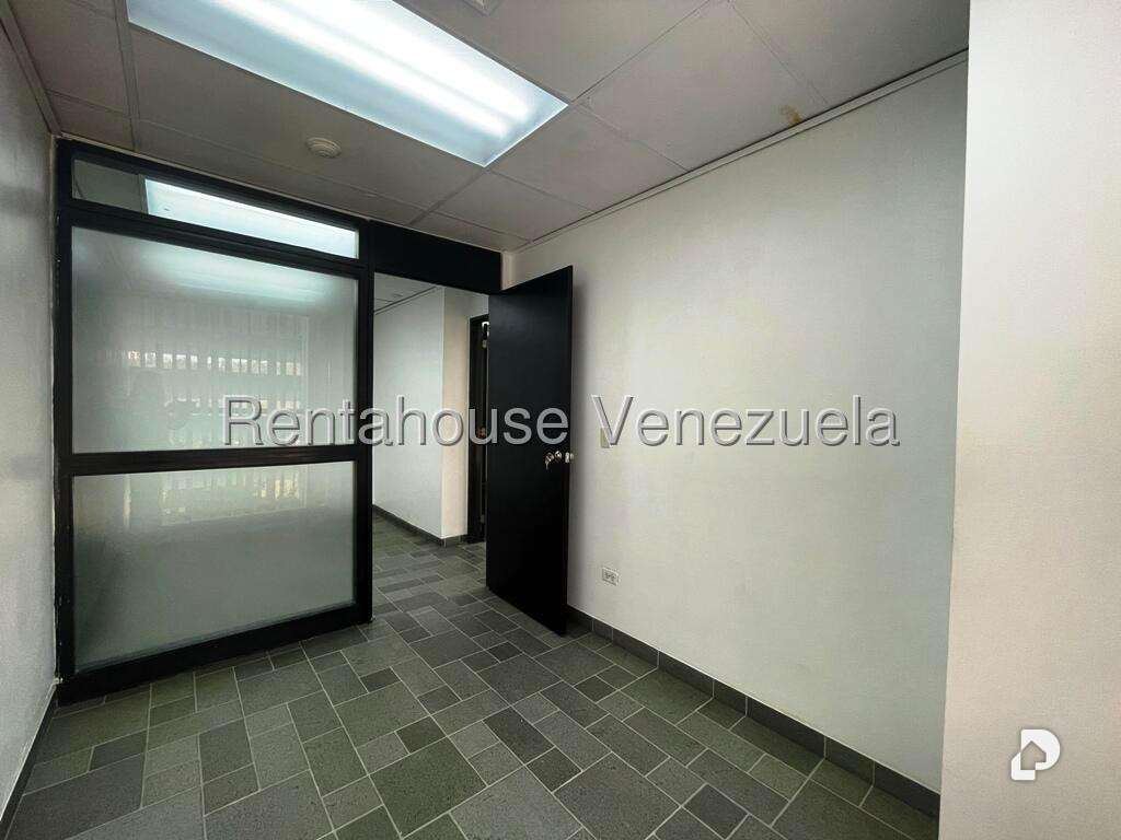 Office in Los Samanes, Caracas – 11
