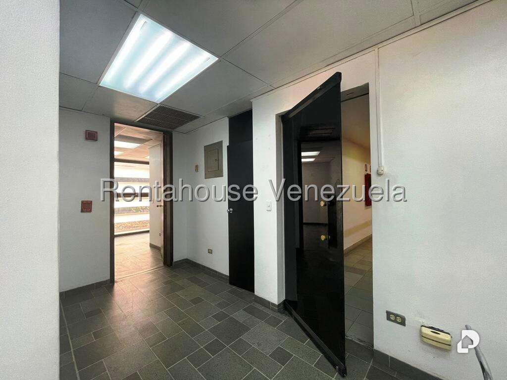 Office in Los Samanes, Caracas – 14