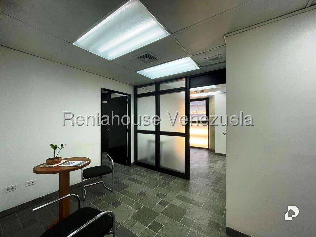 Office in Los Samanes, Caracas – 1