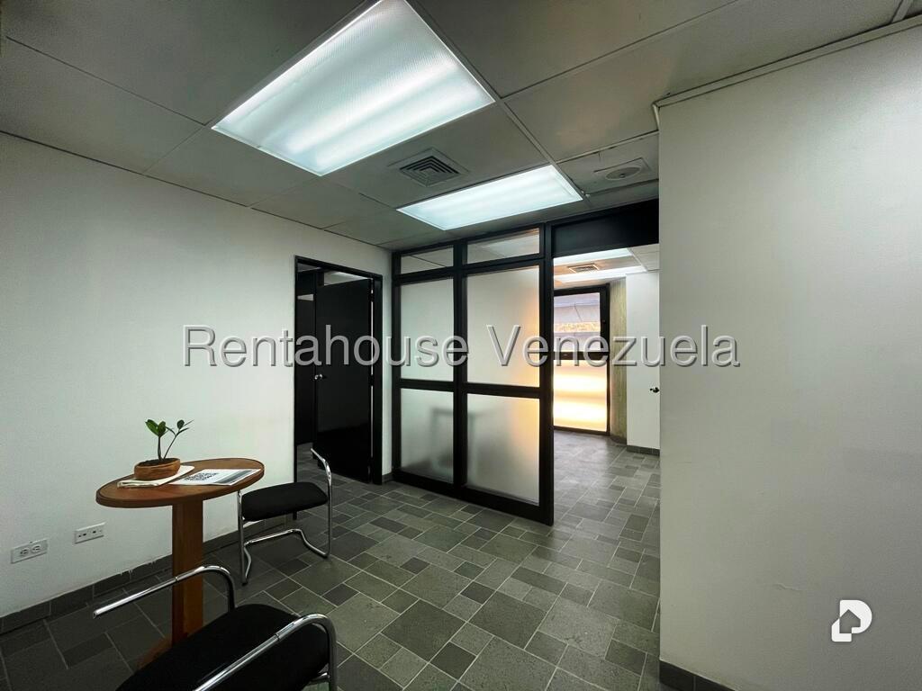 Office in Los Samanes, Caracas – 1