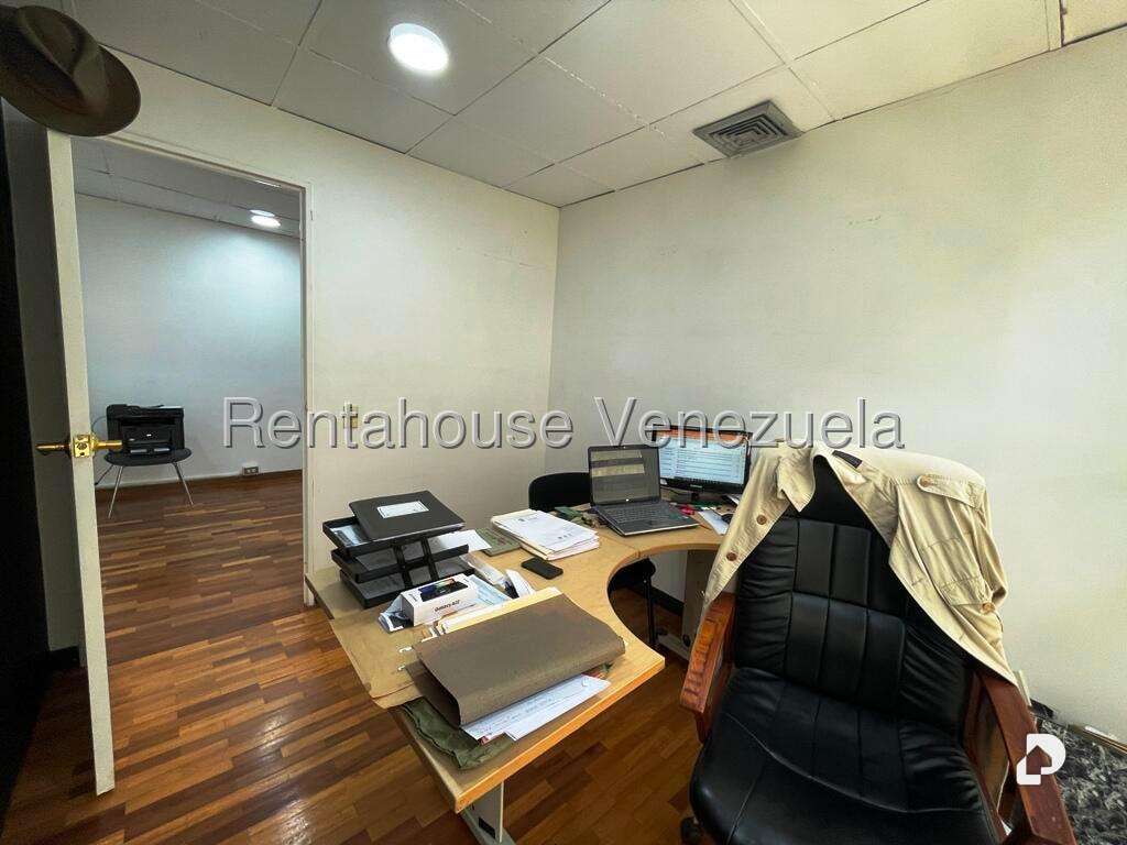 Office in Los Samanes, Caracas – 33