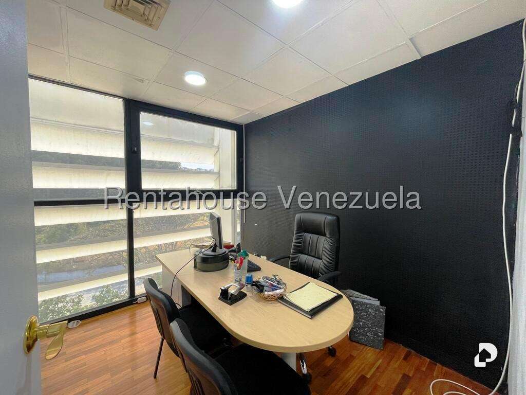 Office in Los Samanes, Caracas – 29