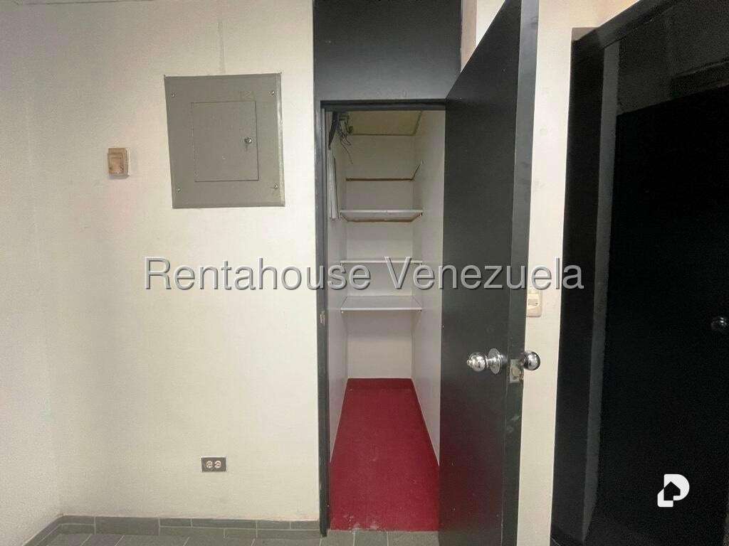 Office in Los Samanes, Caracas – 22