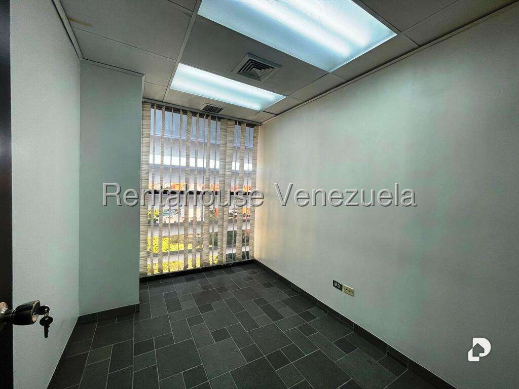 Office in Los Samanes, Caracas – 10