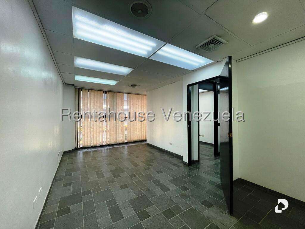 Office in Los Samanes, Caracas – 12