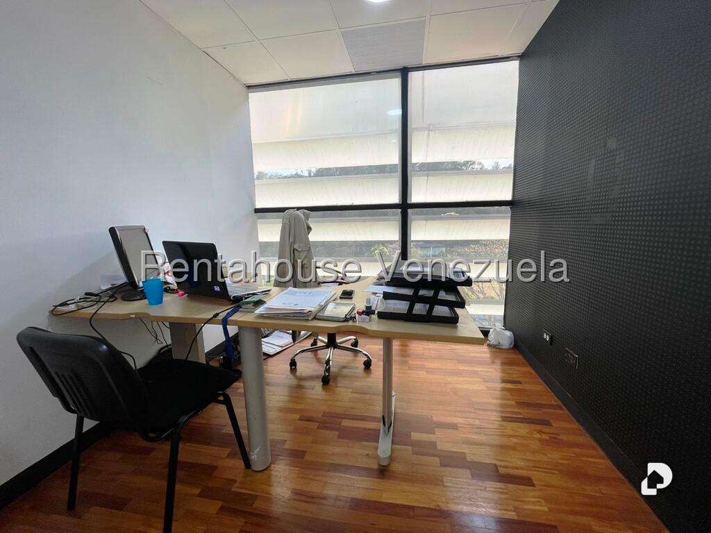 Office in Los Samanes, Caracas – 32