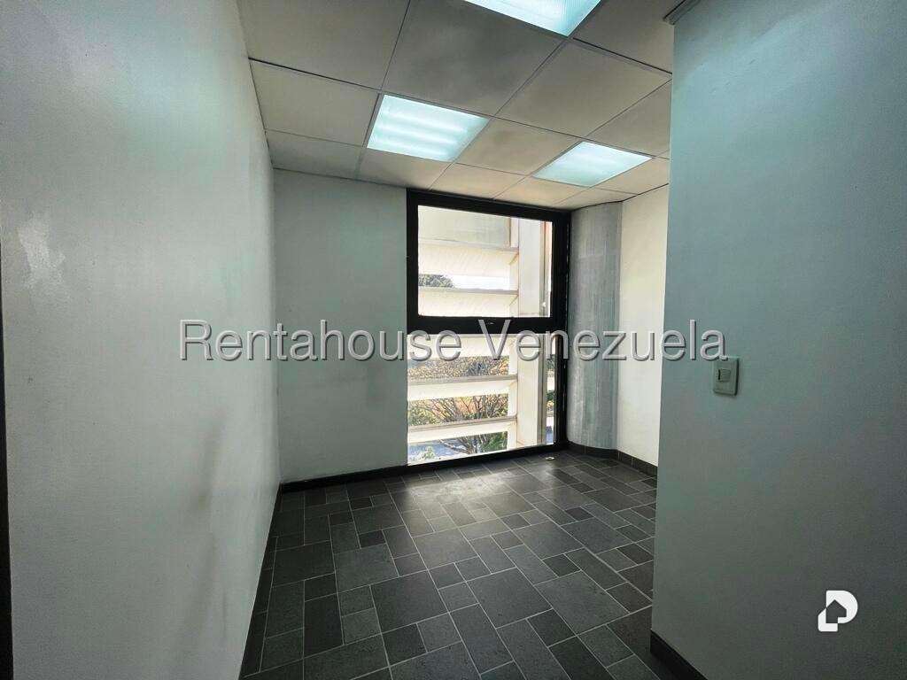 Office in Los Samanes, Caracas – 16