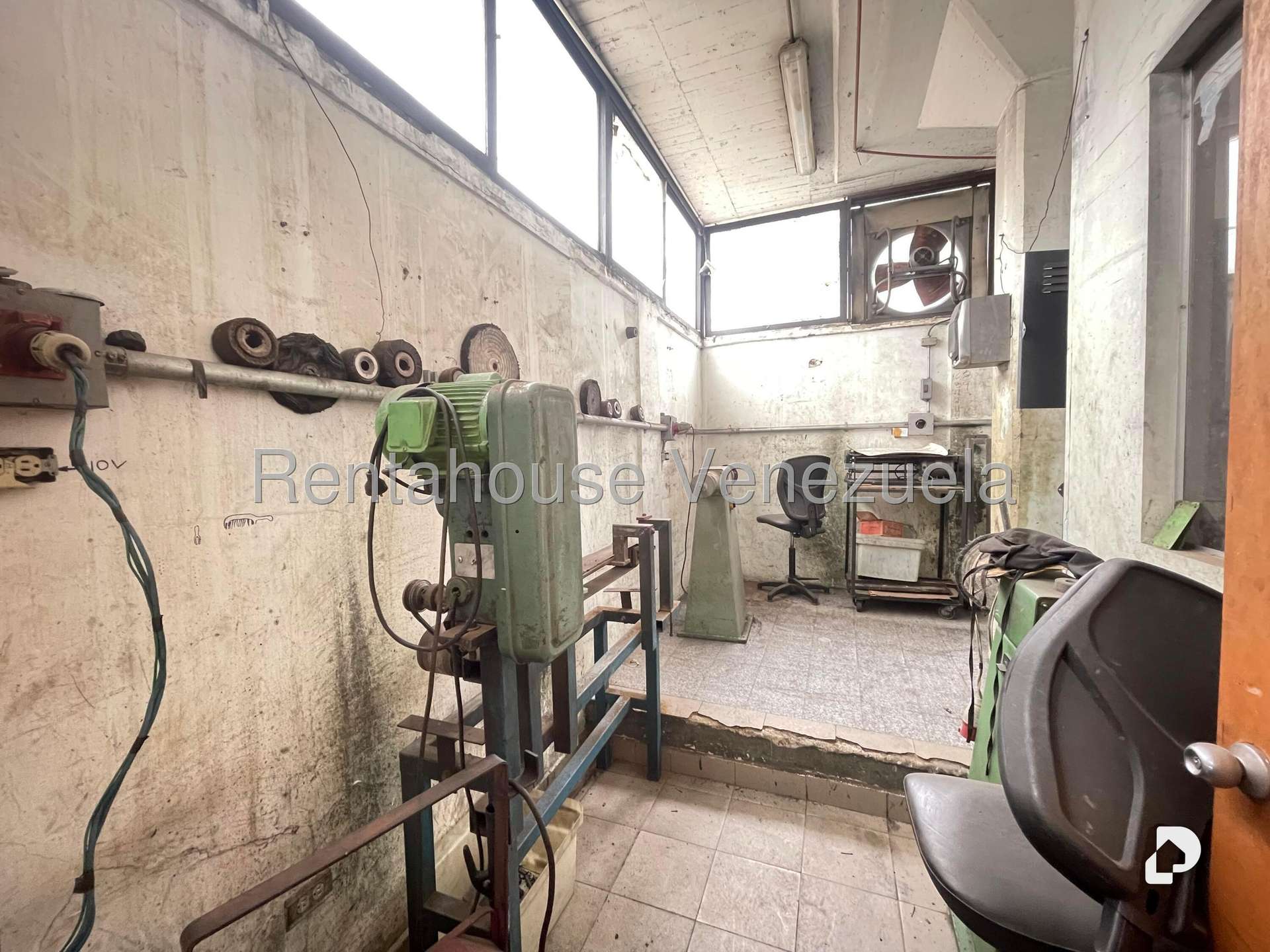 Local comercial en Los Ruices, Caracas – 18