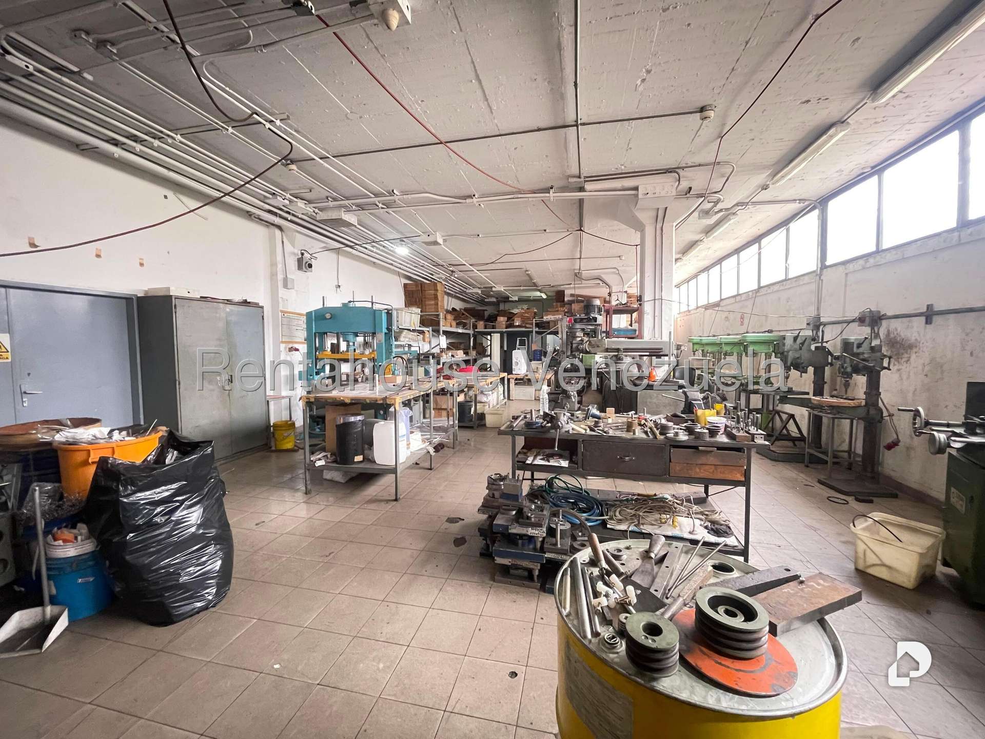 Local comercial en Los Ruices, Caracas – 16