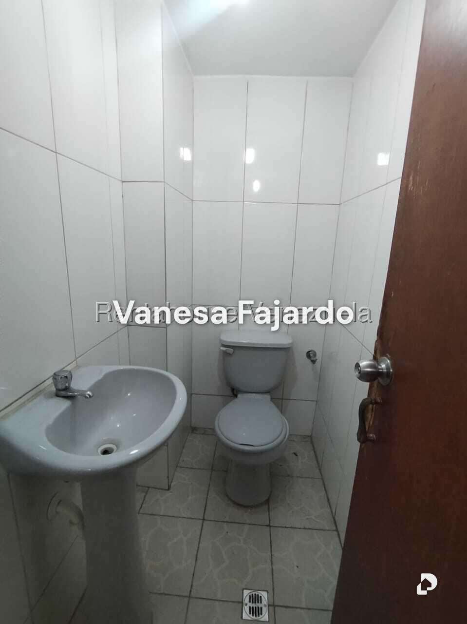 Local comercial en Parroquia La Candelaria, Caracas – 23