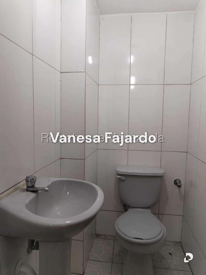 Local comercial en Parroquia La Candelaria, Caracas – 25