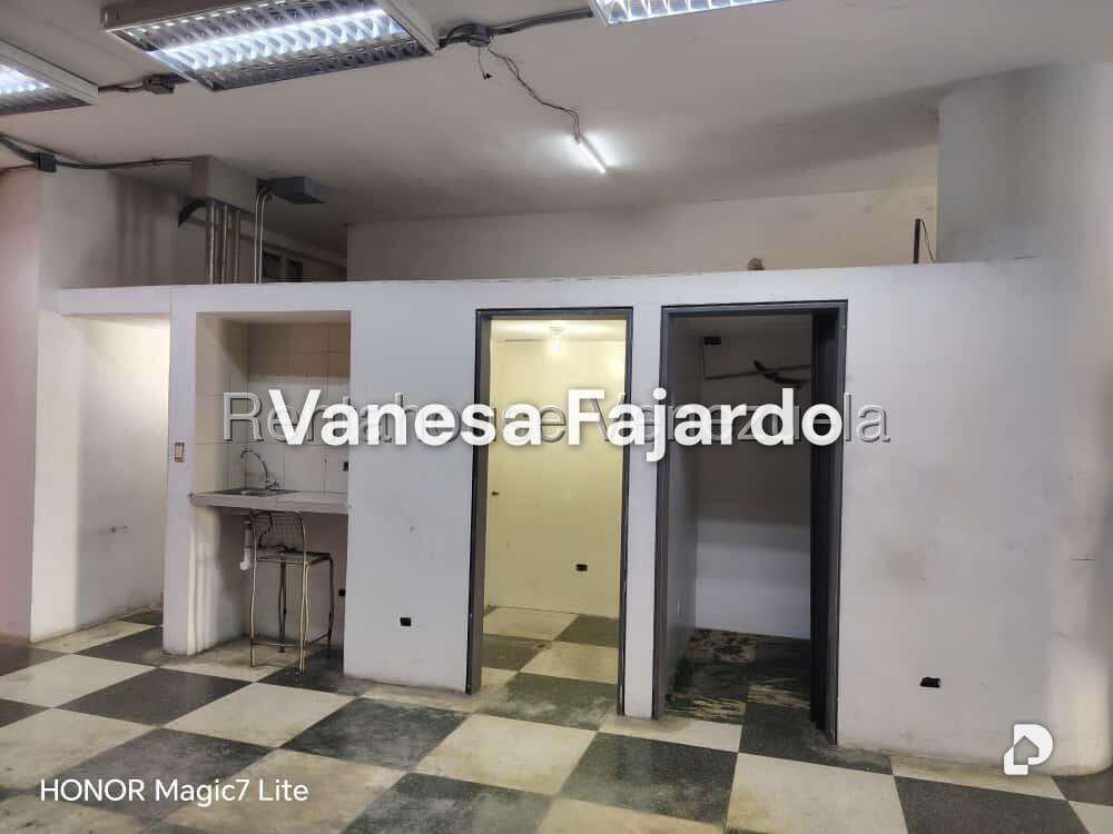 Local comercial en Parroquia La Candelaria, Caracas – 22