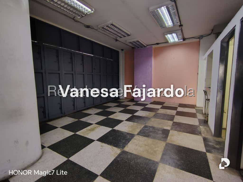 Local comercial en Parroquia La Candelaria, Caracas – 13