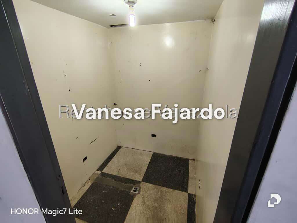 Local comercial en Parroquia La Candelaria, Caracas – 18