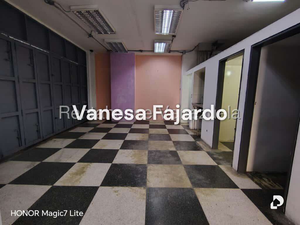 Local comercial en Parroquia La Candelaria, Caracas – 15