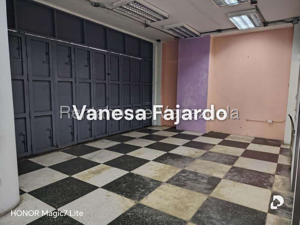 Local comercial en Parroquia La Candelaria, Caracas – 12