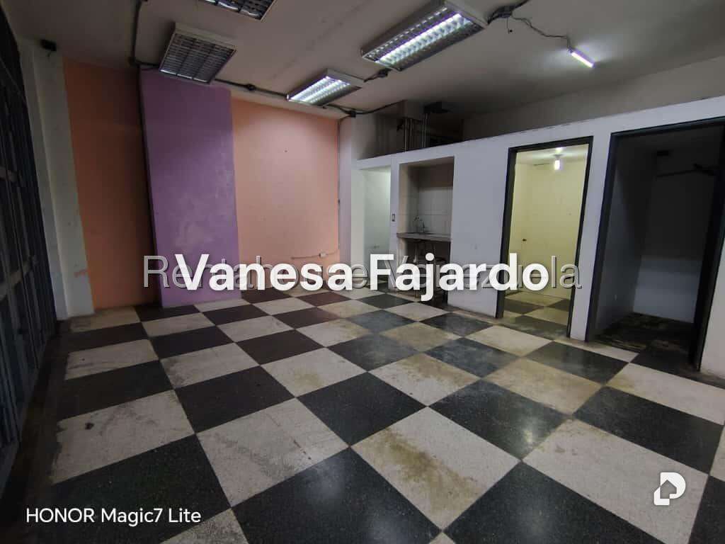 Local comercial en Parroquia La Candelaria, Caracas – 14
