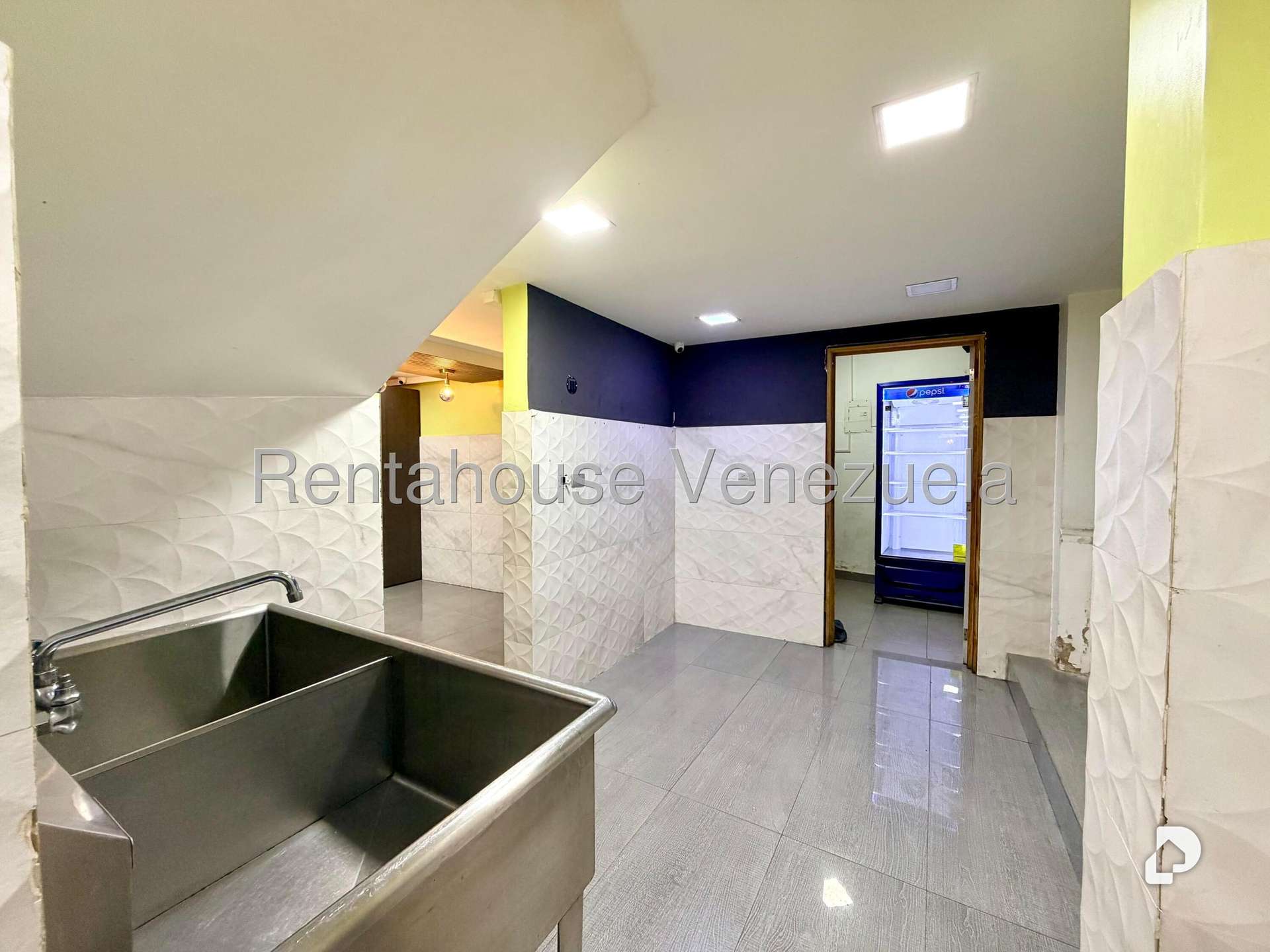 Local comercial en La Florida, Caracas – 10