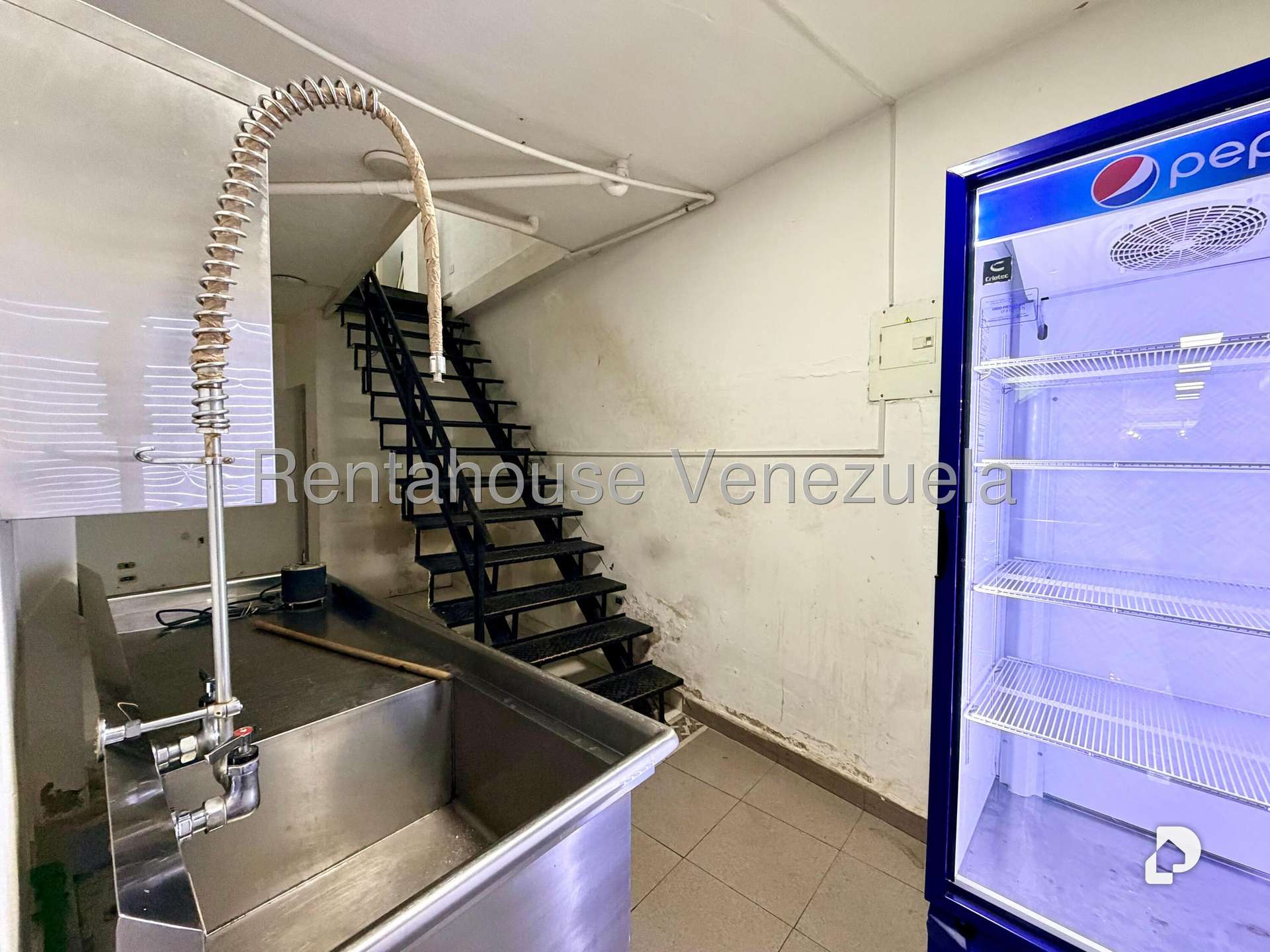 Local comercial en La Florida, Caracas – 11