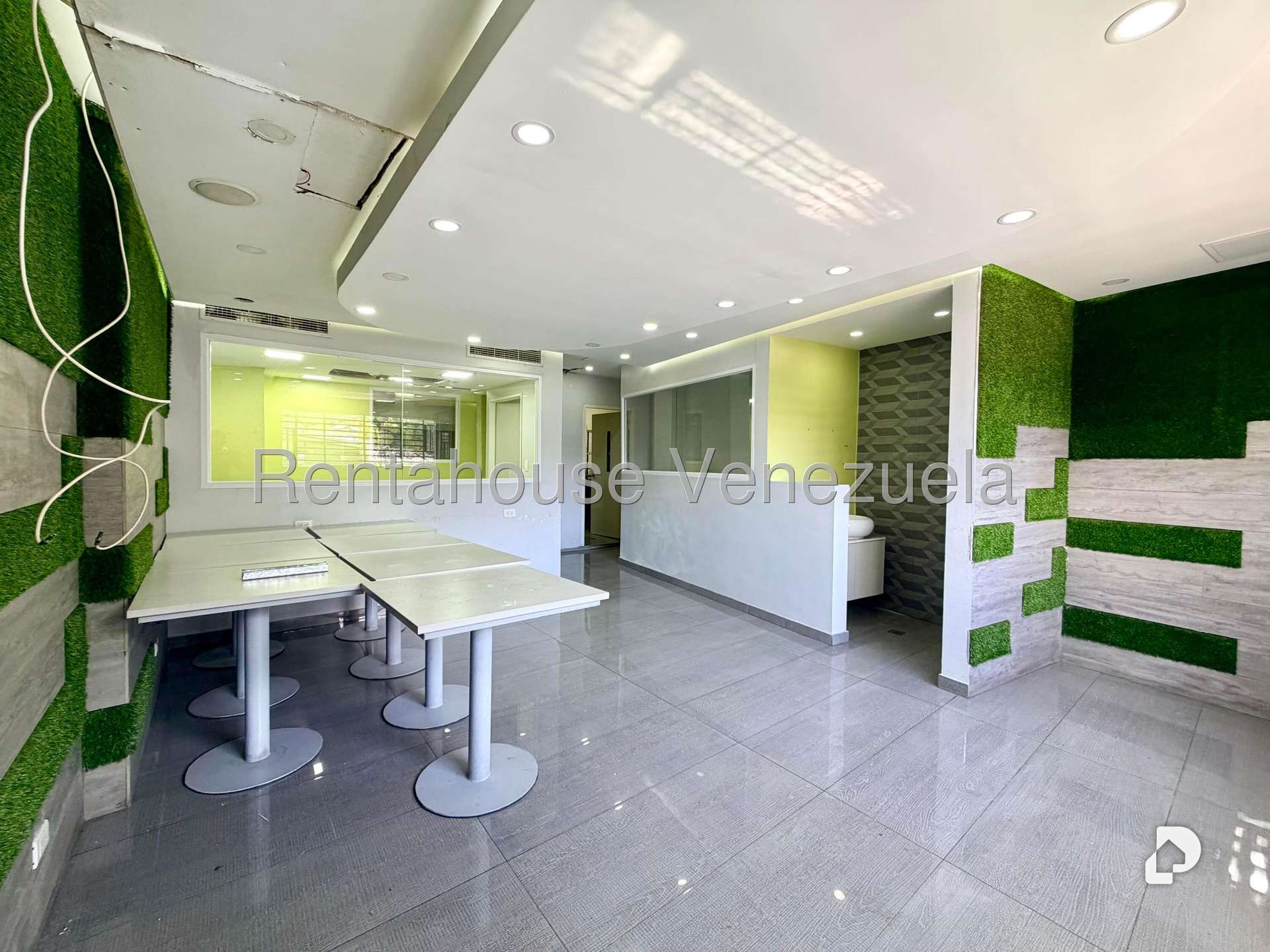 Local comercial en La Florida, Caracas – 16