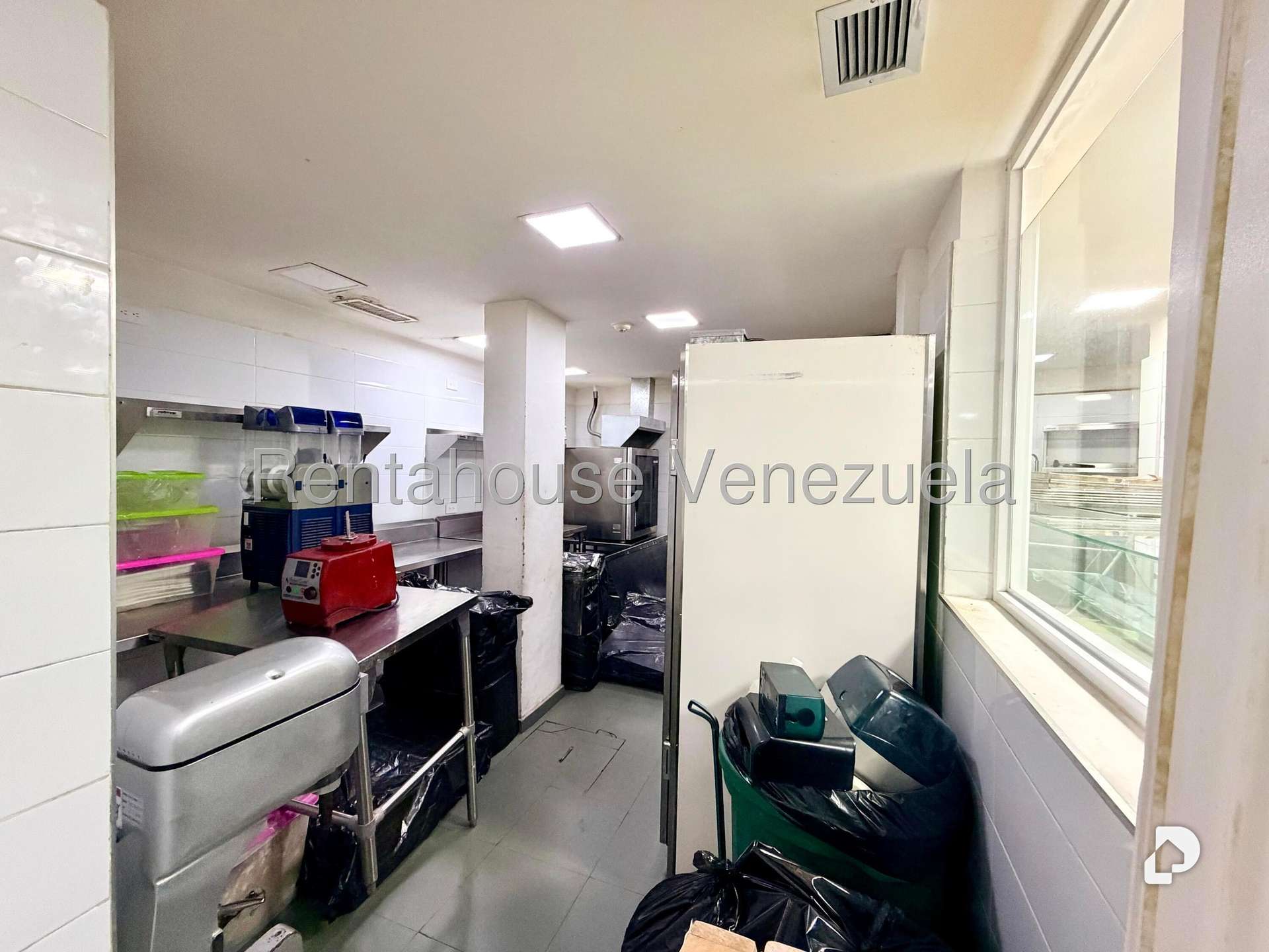 Local comercial en La Florida, Caracas – 13