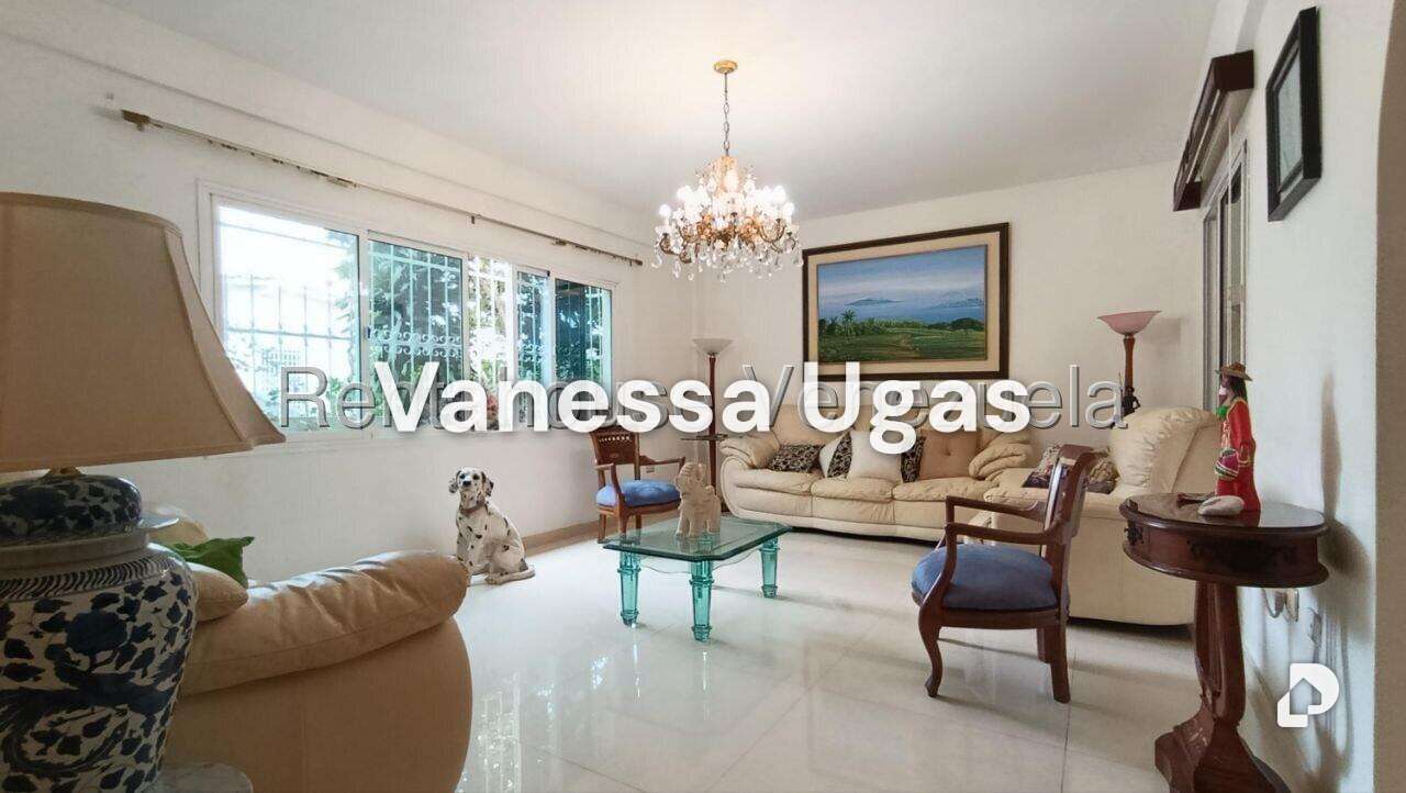 Casa en Alto Prado, Caracas – 13