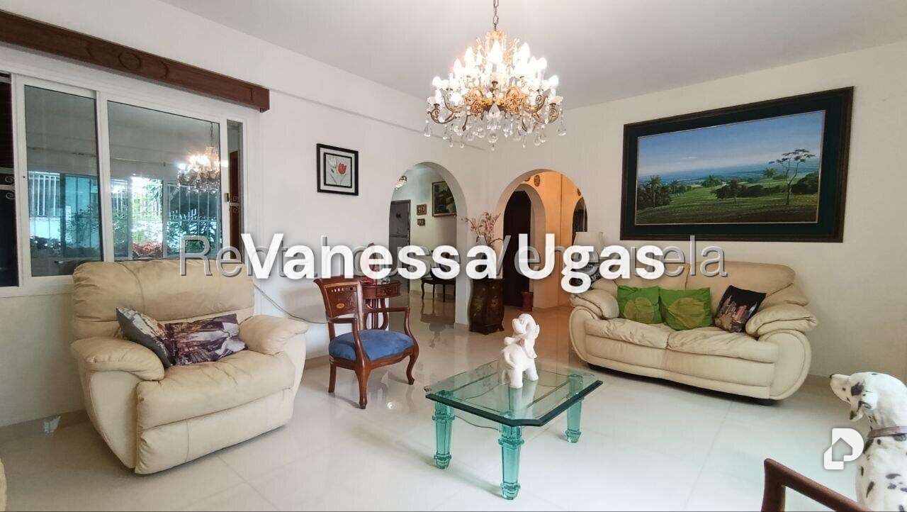 Casa en Alto Prado, Caracas – 11