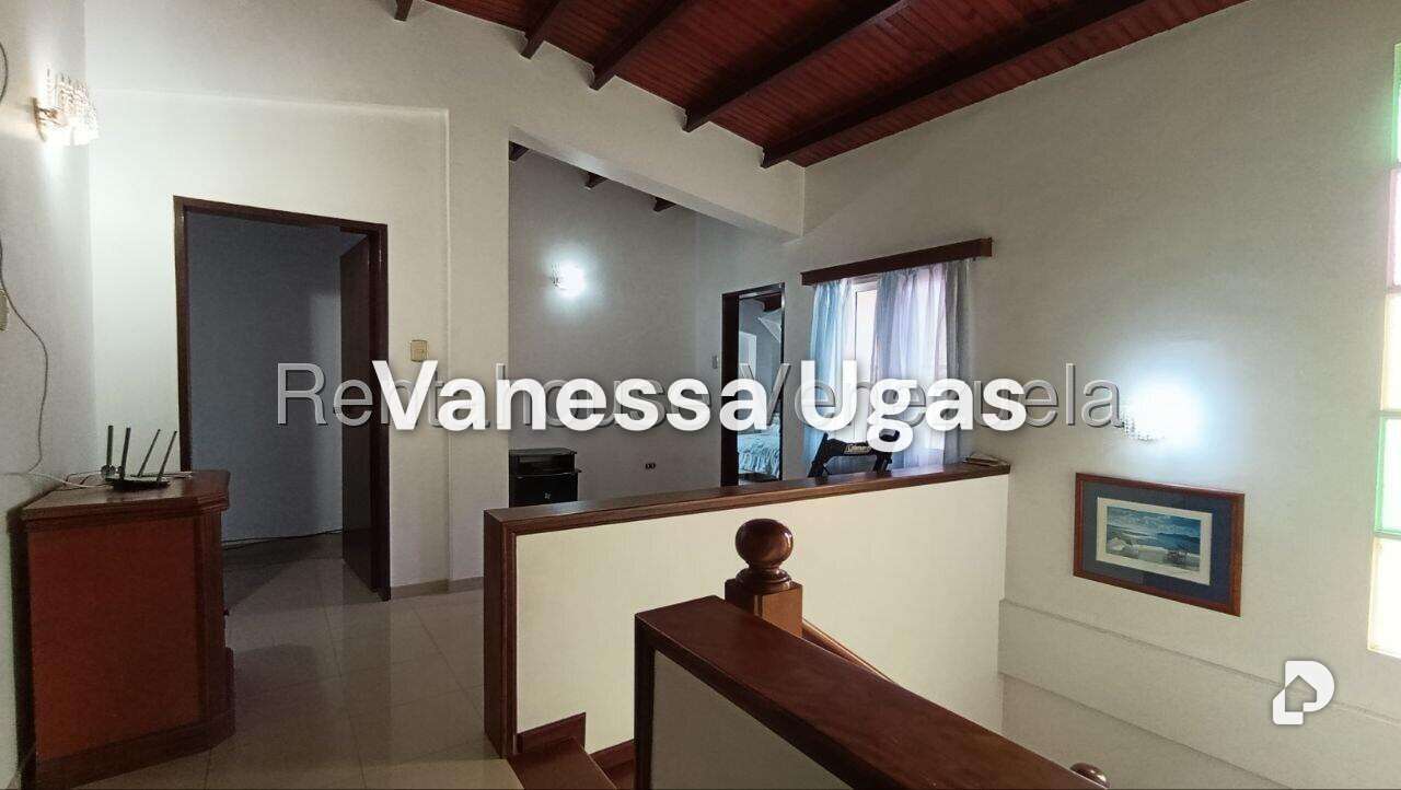 Casa en Alto Prado, Caracas – 30