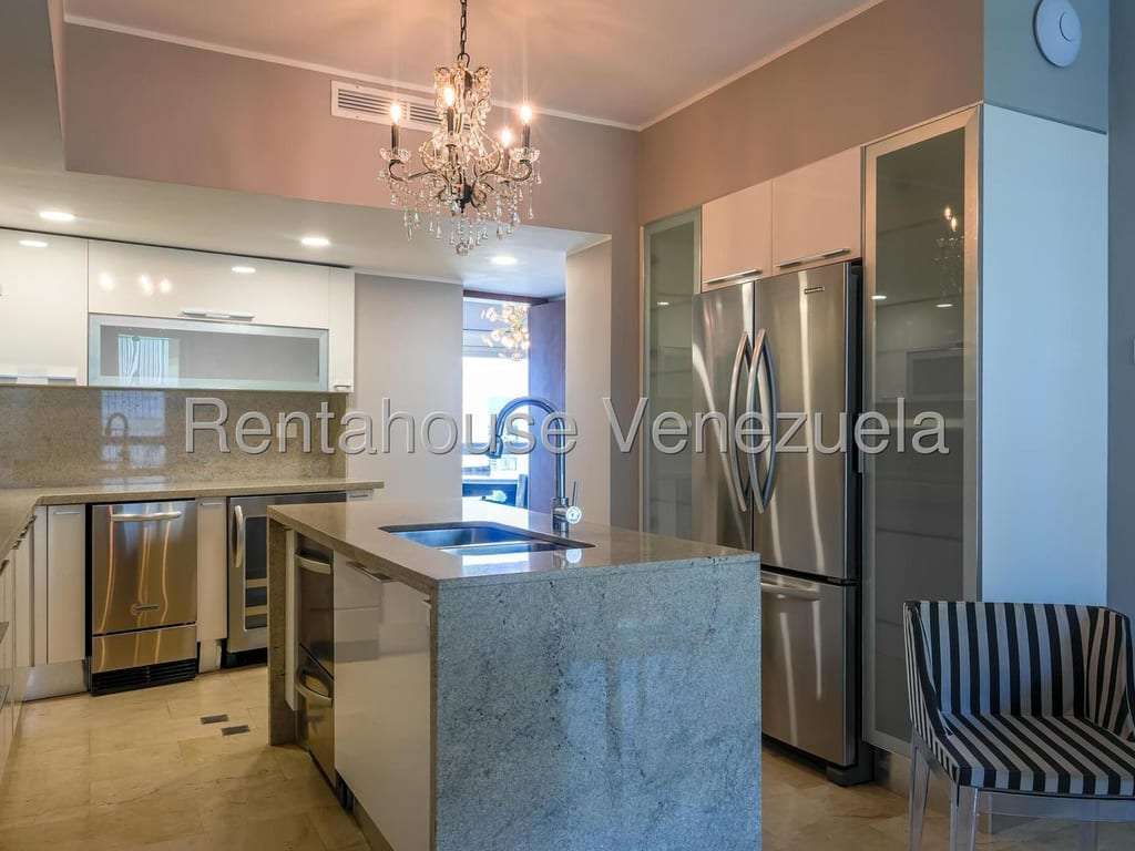 Apartamento en Las Mesetas de Santa Rosa de Lima, Caracas