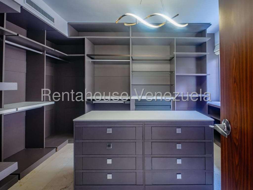 Apartamento en Las Mesetas de Santa Rosa de Lima, Caracas