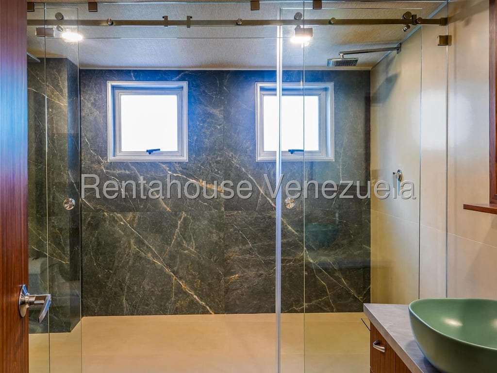 Apartamento en Las Mesetas de Santa Rosa de Lima, Caracas